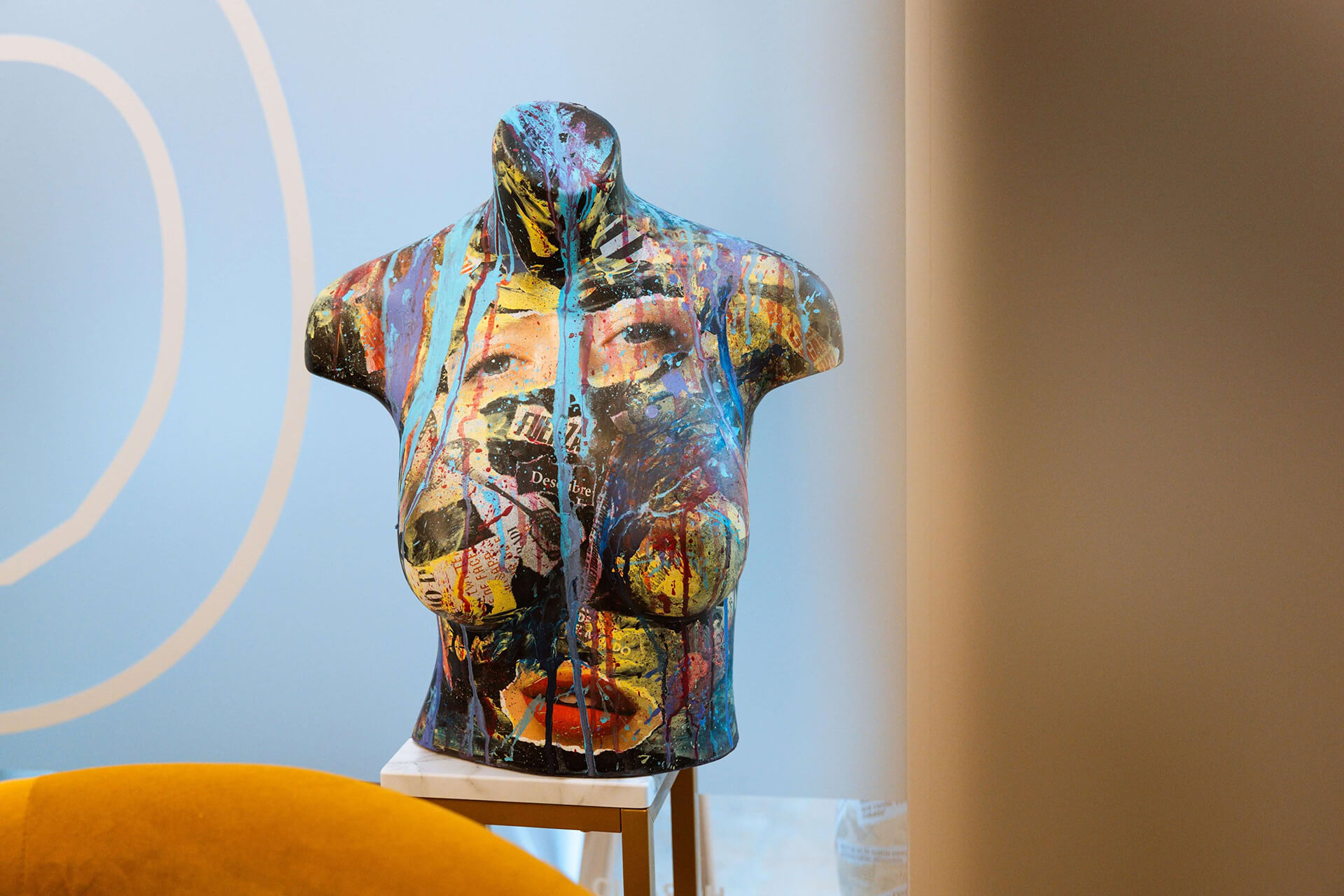 Detalle Busto Clínica Estética Avanzada